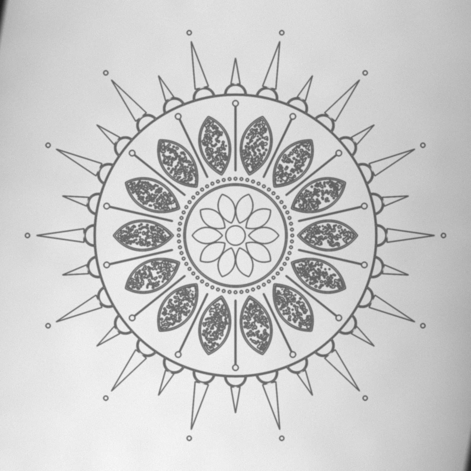 Stencil de Mandala solar aplicado na pele antes da sessão